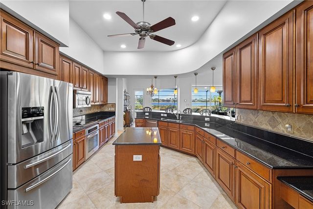 12137 Wicklow LN, Naples, FL 34120