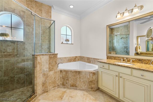 12137 Wicklow LN, Naples, FL 34120