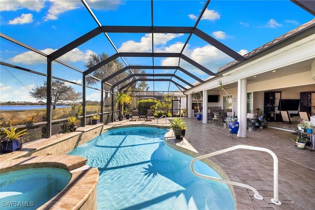 12137 Wicklow LN, Naples, FL 34120