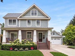 16 S Monroe Street, Hinsdale, IL 60521