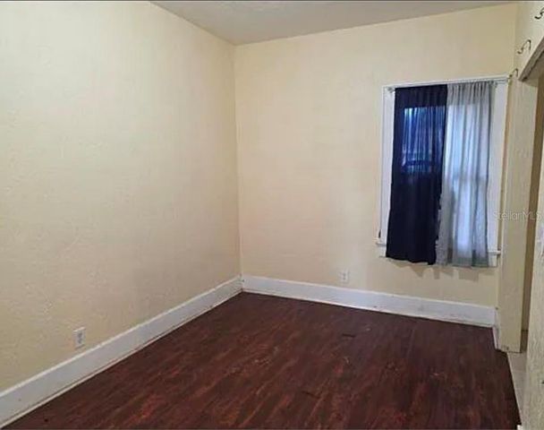 1760 QUEEN STREET S, St Petersburg, FL 33712