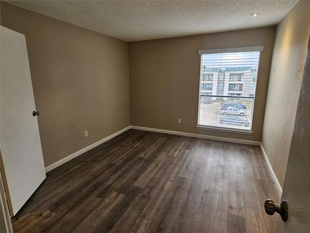 2816 S Bartell Drive 33, Houston, TX 77054