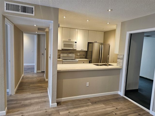 2816 S Bartell Drive 33, Houston, TX 77054
