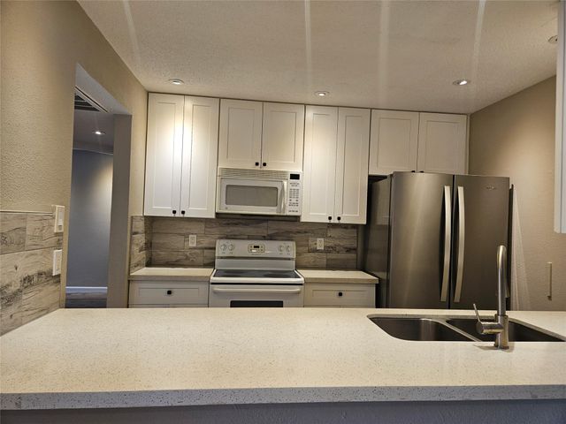 2816 S Bartell Drive 33, Houston, TX 77054