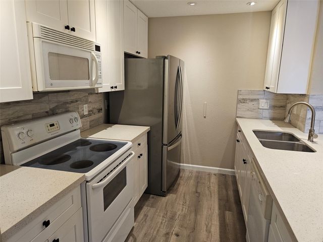 2816 S Bartell Drive 33, Houston, TX 77054