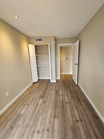 2816 S Bartell Drive 33, Houston, TX 77054