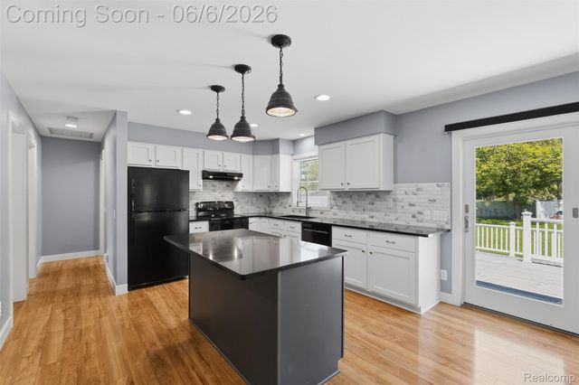 7060 Sheldon Road, Hamburg Township, MI 48189