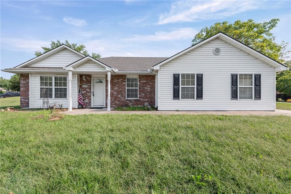705 NE Locust Drive, Blue Springs, MO 64014