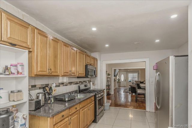 237 Rhodes Avenue, Hempstead, NY 11550