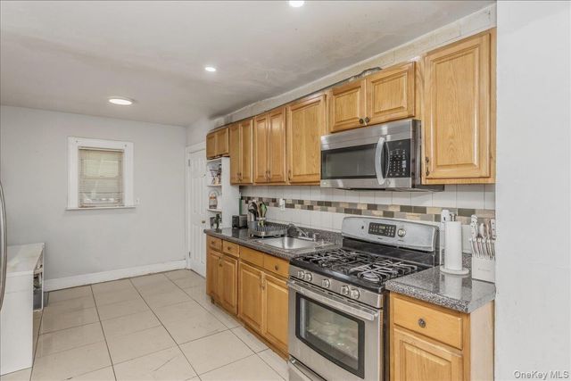 237 Rhodes Avenue, Hempstead, NY 11550