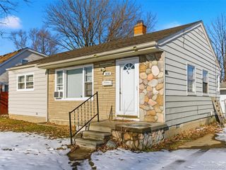 8255 Meadow Avenue, Warren, MI 48089
