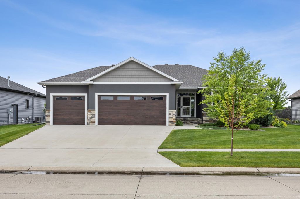 2865 McLeod Drive E, West Fargo, ND 58078