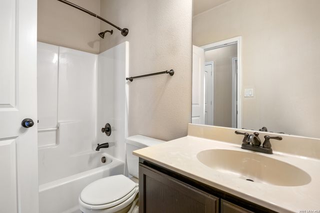 949 BROWN ROCK DR, New Braunfels, TX 78130