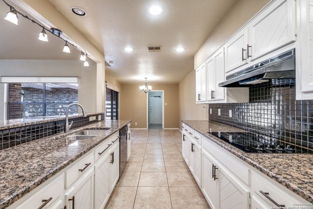 3743 Hunters Circle, San Antonio, TX 78230