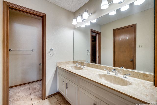 3743 Hunters Circle, San Antonio, TX 78230