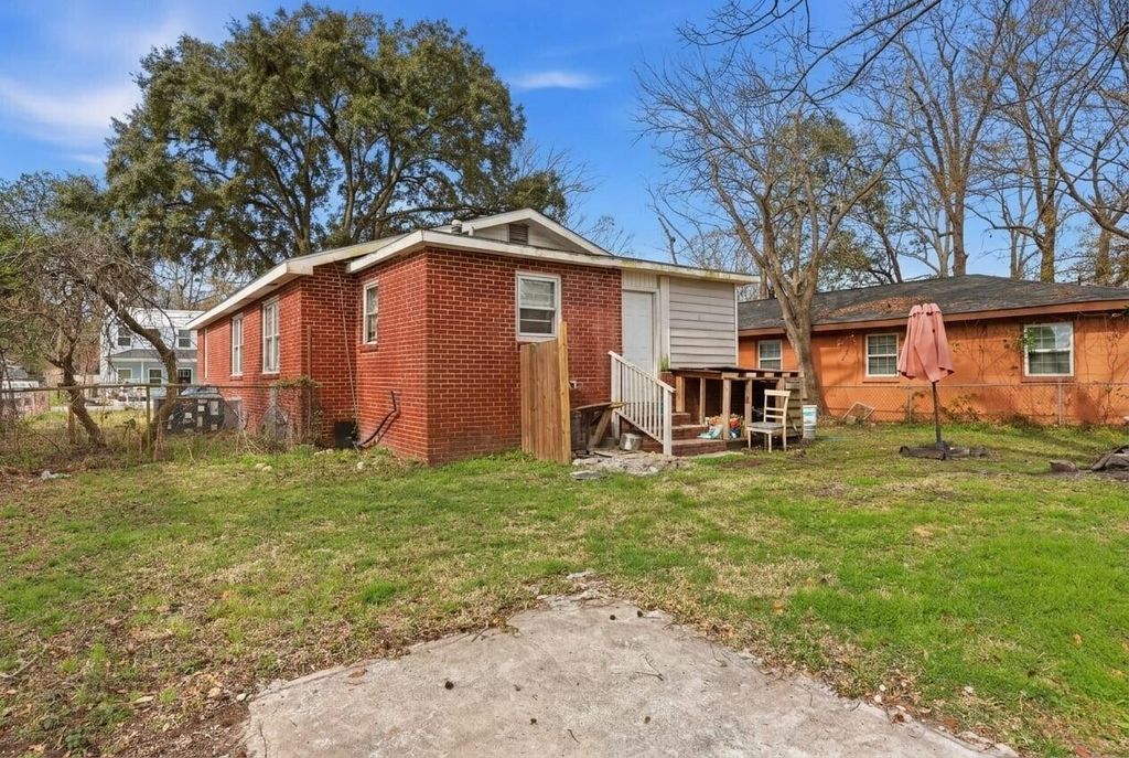 Image 14 of property listing at 5062 Butler Street, North Charleston, SC 29406