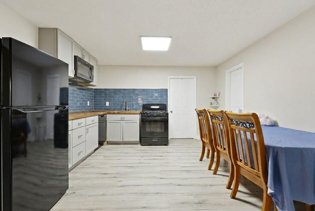 Image 4 of property listing at 5062 Butler Street, North Charleston, SC 29406