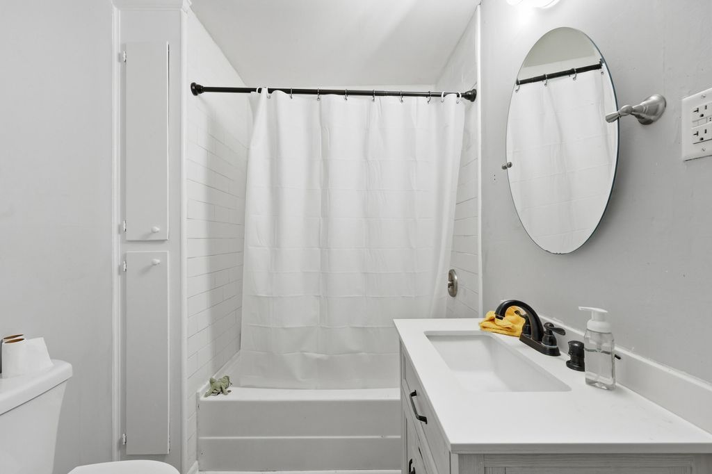 Image 6 of property listing at 5062 Butler Street, North Charleston, SC 29406