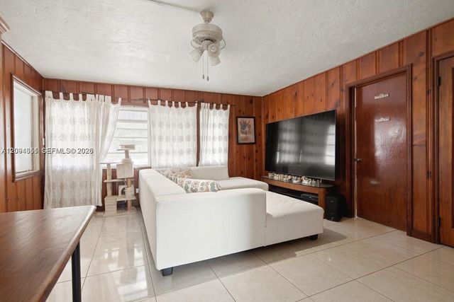 2118 Coolidge Street, Hollywood, FL 33020