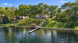 1879 Long Pointe Drive, Bloomfield Hills, MI 48302