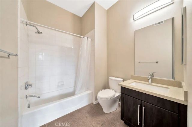 563 W Maple Avenue, Orange, CA 92868