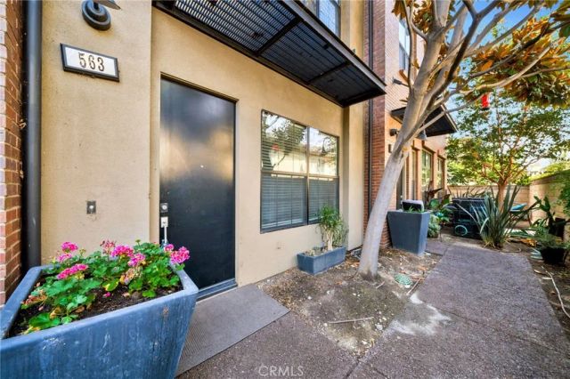 563 W Maple Avenue, Orange, CA 92868