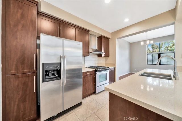 563 W Maple Avenue, Orange, CA 92868