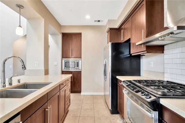 563 W Maple Avenue, Orange, CA 92868