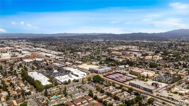 563 W Maple Avenue, Orange, CA 92868