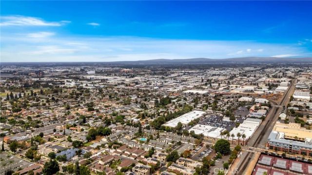 563 W Maple Avenue, Orange, CA 92868