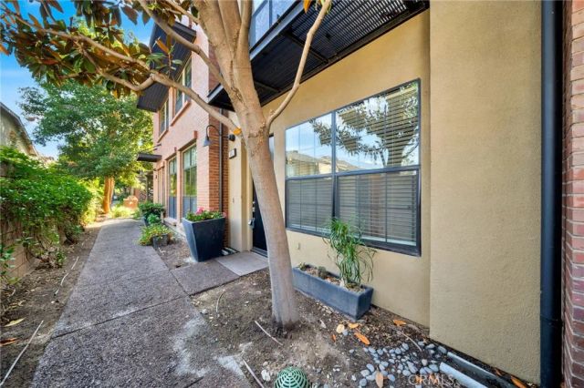 563 W Maple Avenue, Orange, CA 92868