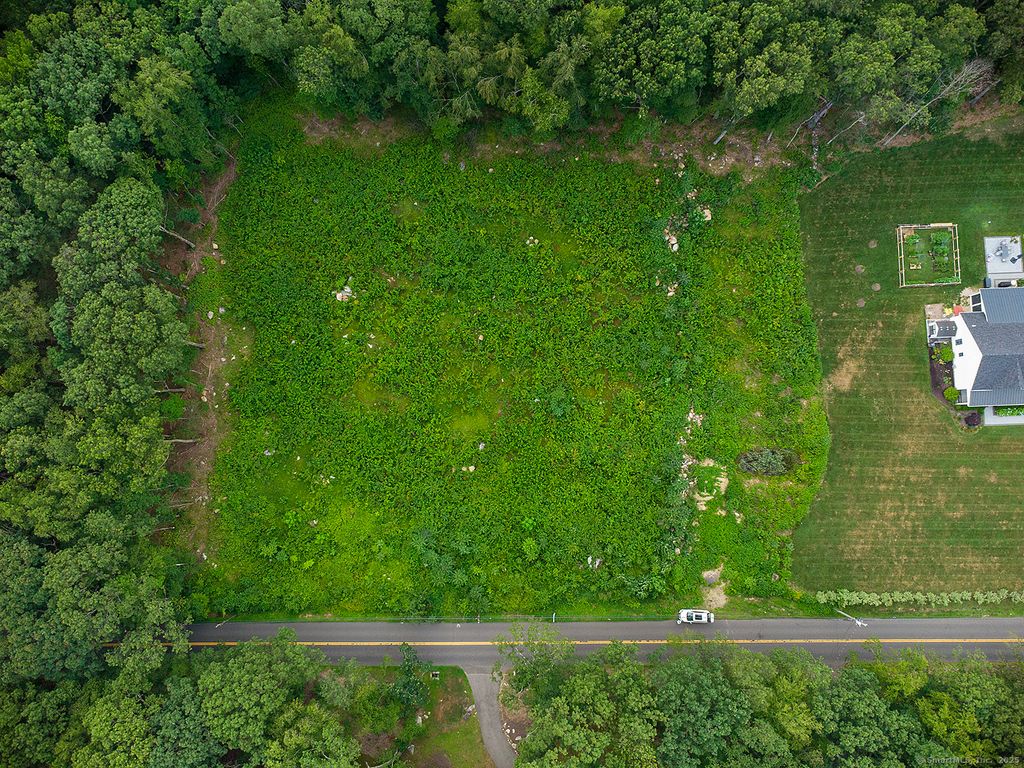 54 Northrop Road, Woodbridge, CT 06525
