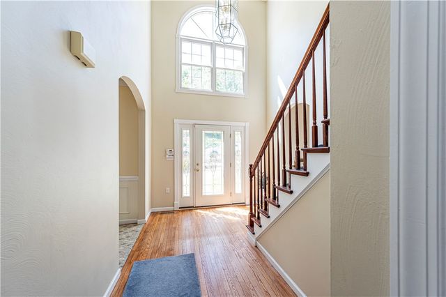 810 Stonebridge Dr, Hempfield Twp, PA 15601