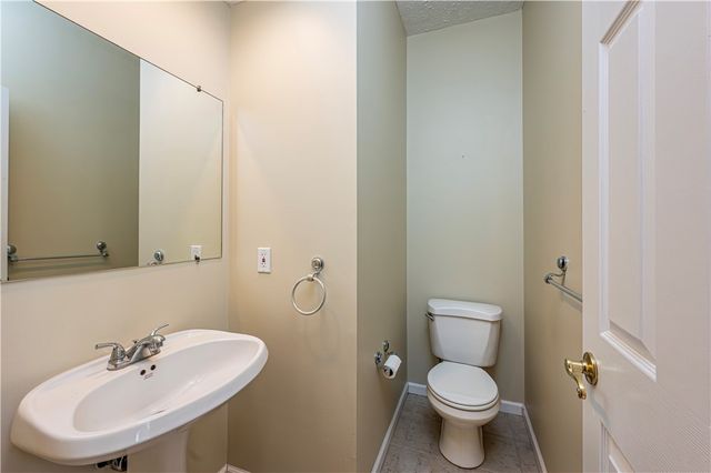 810 Stonebridge Dr, Hempfield Twp, PA 15601