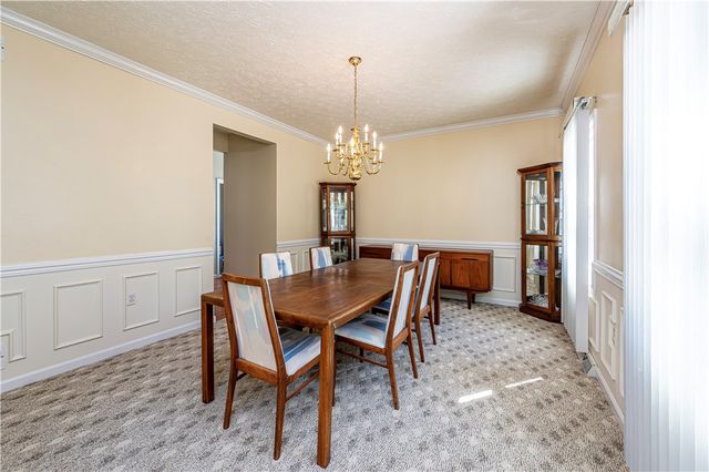 810 Stonebridge Dr, Hempfield Twp, PA 15601