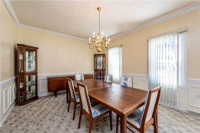 810 Stonebridge Dr, Hempfield Twp, PA 15601