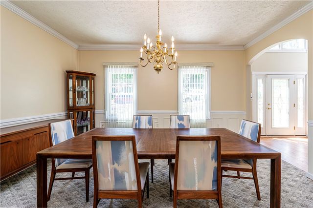 810 Stonebridge Dr, Hempfield Twp, PA 15601