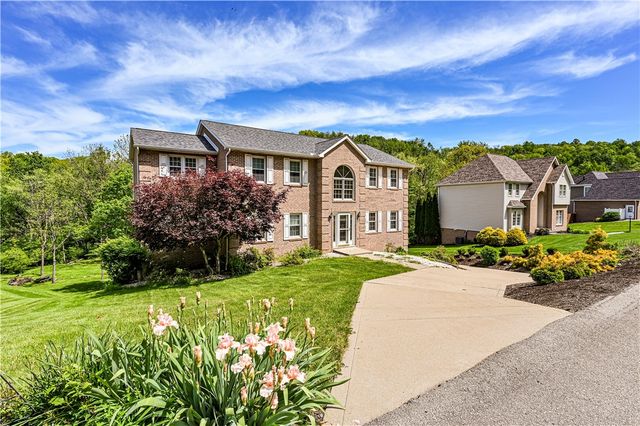 810 Stonebridge Dr, Hempfield Twp, PA 15601