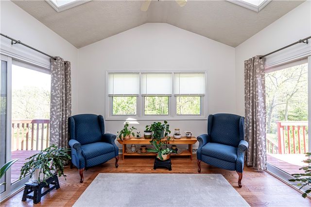 810 Stonebridge Dr, Hempfield Twp, PA 15601