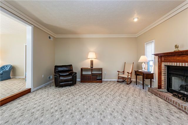 810 Stonebridge Dr, Hempfield Twp, PA 15601
