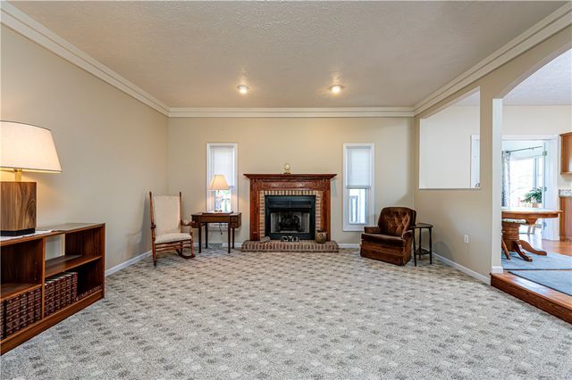 810 Stonebridge Dr, Hempfield Twp, PA 15601