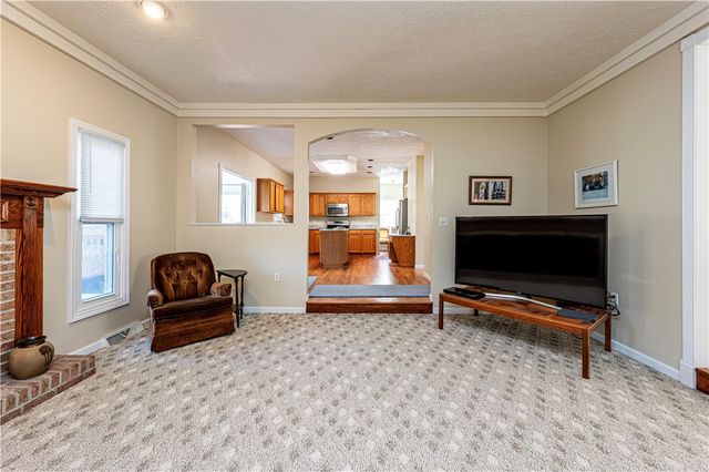 810 Stonebridge Dr, Hempfield Twp, PA 15601
