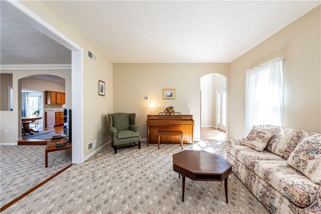 810 Stonebridge Dr, Hempfield Twp, PA 15601