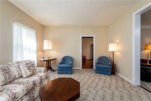 810 Stonebridge Dr, Hempfield Twp, PA 15601