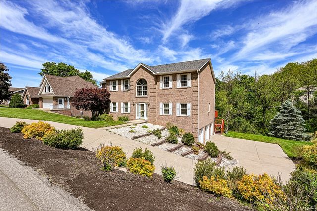 810 Stonebridge Dr, Hempfield Twp, PA 15601
