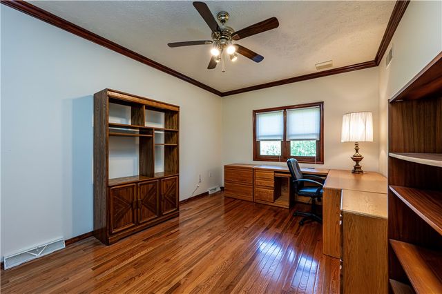 810 Stonebridge Dr, Hempfield Twp, PA 15601