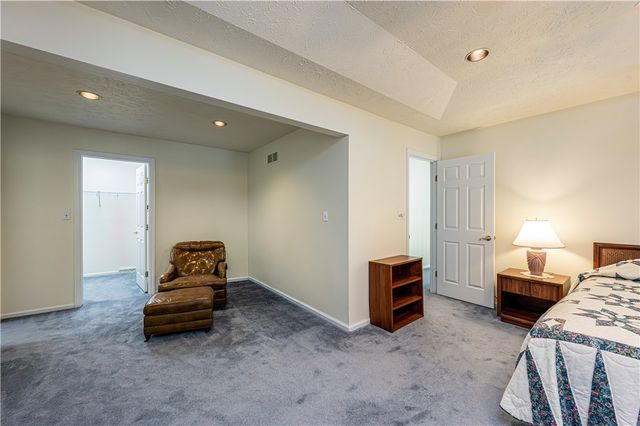 810 Stonebridge Dr, Hempfield Twp, PA 15601