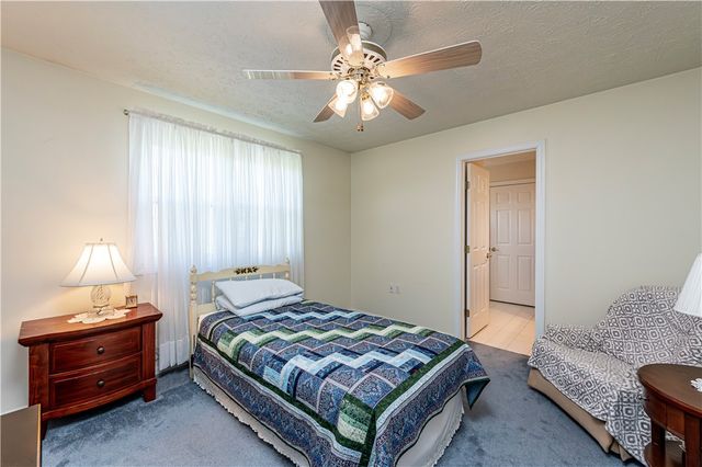 810 Stonebridge Dr, Hempfield Twp, PA 15601