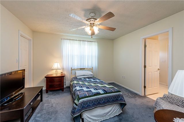 810 Stonebridge Dr, Hempfield Twp, PA 15601