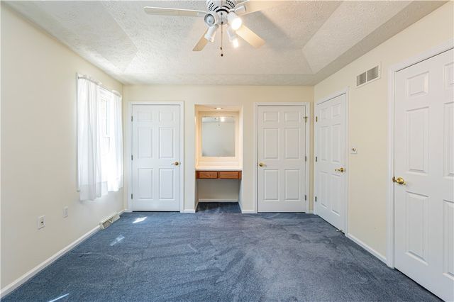 810 Stonebridge Dr, Hempfield Twp, PA 15601